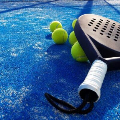 padel-balls-and-racket